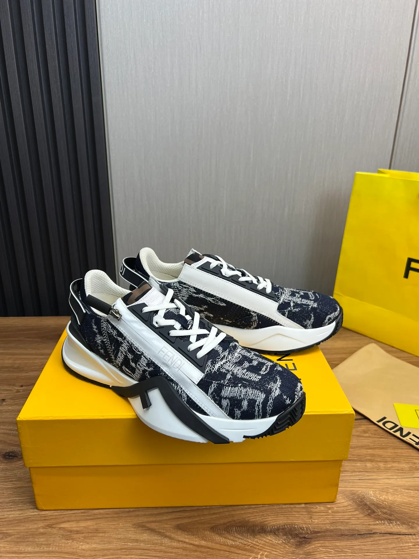 Men's shoes 💰500💰 Fendi [Fendi] hot style is on the market 🔥Fashionable casual men's shoes 🔱 Made of original brand fly knit fabric. Original cowhide + breathable mesh lining + sheepskin feet. Perfect shape and top quality, you deserve it 🔜Original rubber outsole, ultra-light, non-slip and wear-resistant 👣 Standard size 38-44